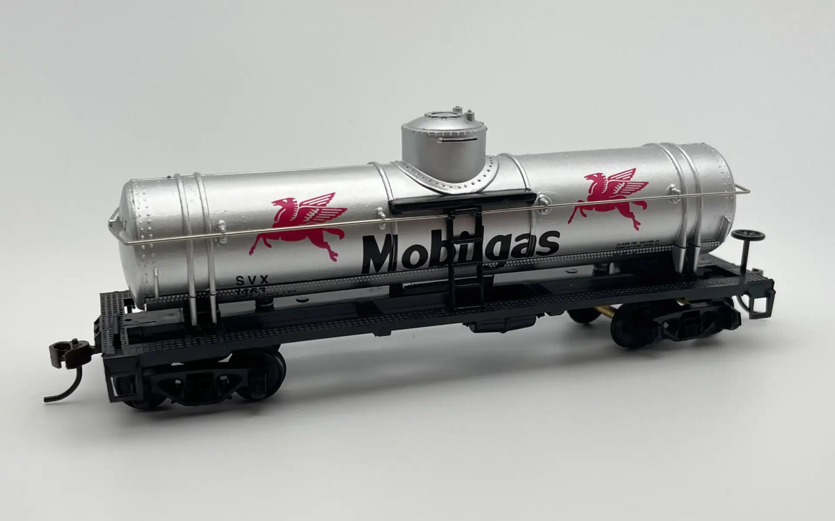 Rock Island Hobby 032204 HO Mobilgas 40' Single Dome Tank Car #1463