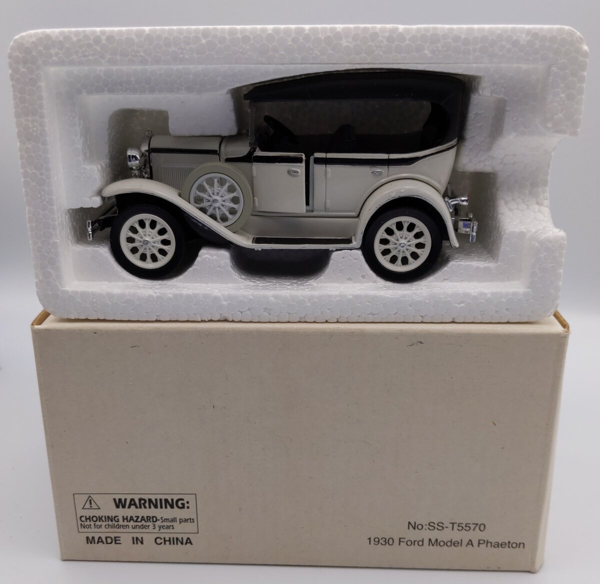 Signature Models SS-T5570 1:32 Die-Cast Ivory/White 1930 Ford Model A Phaeton