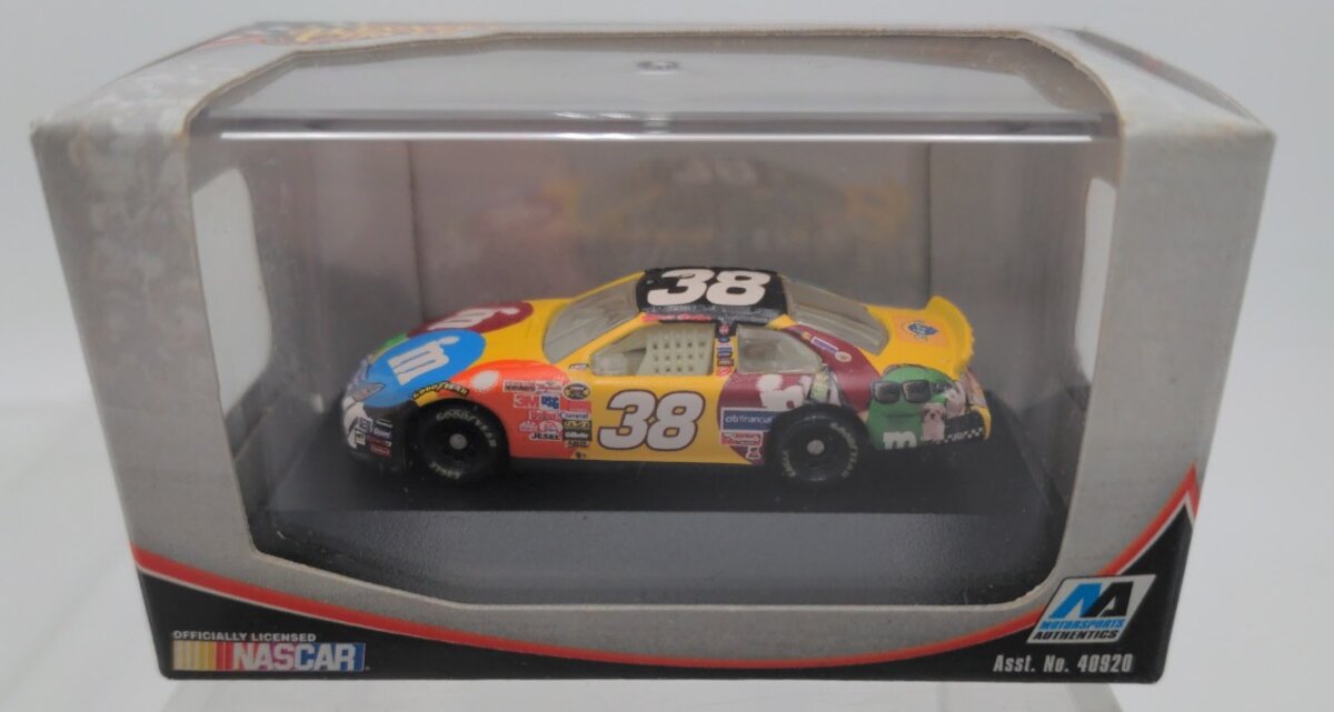 Winners Circle 47646 1:87 Scale # 38 NASCAR M & M's Stock Car