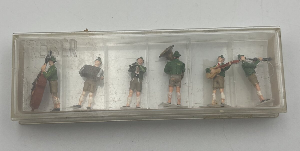 Preiser 203 HO Standing Bravarian Band Figure Set (Case of 6)
