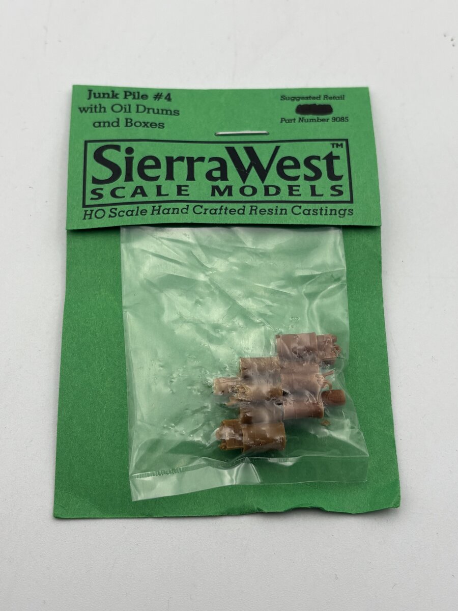 Sierra West 9085 HO Junk Pile #4 With Oil Drums And Boxes Resin Casting