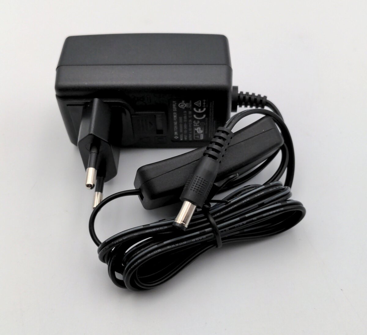 Dwarvin XH0600-2000W European United 6 Volt / 2.0A Power Supply Plug