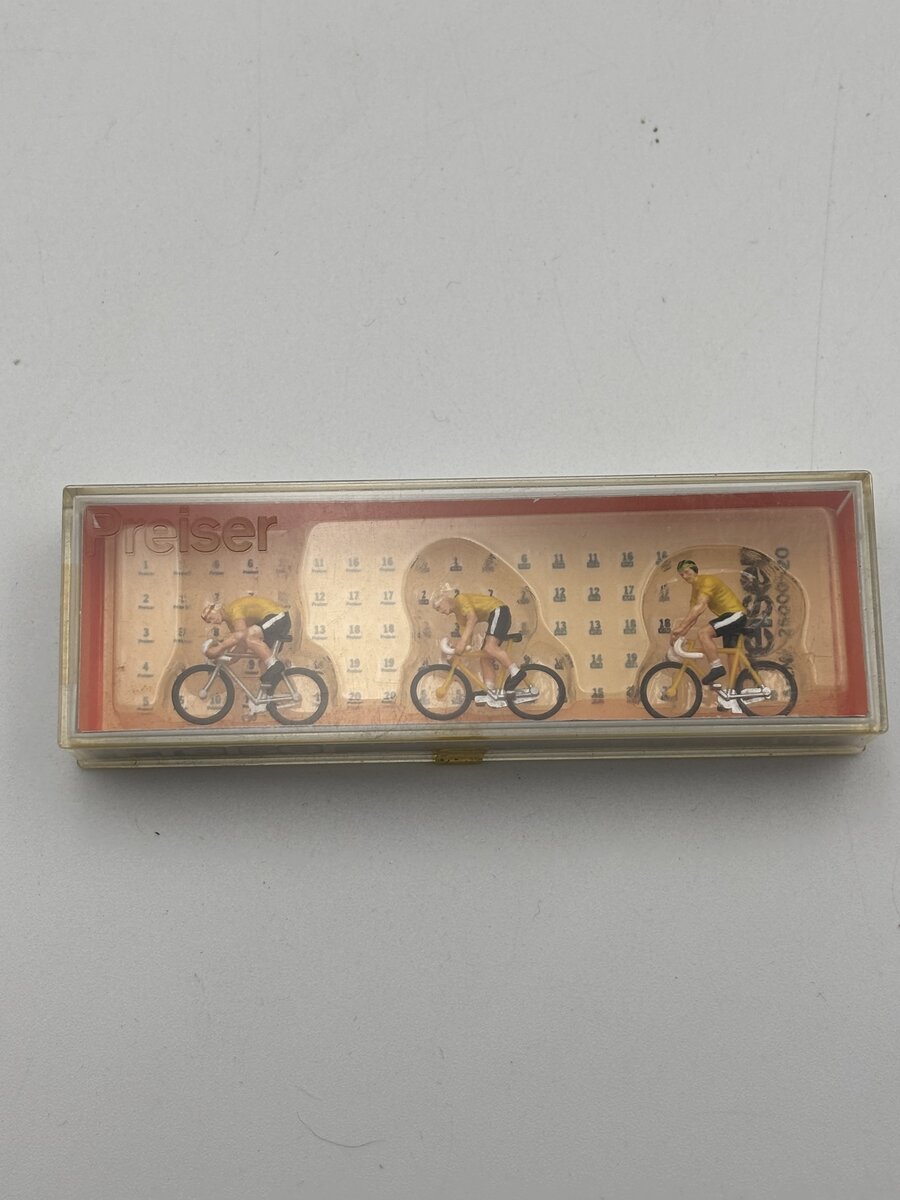 Preiser 25000 HO  1:87 Cycling Racers Team A Figures