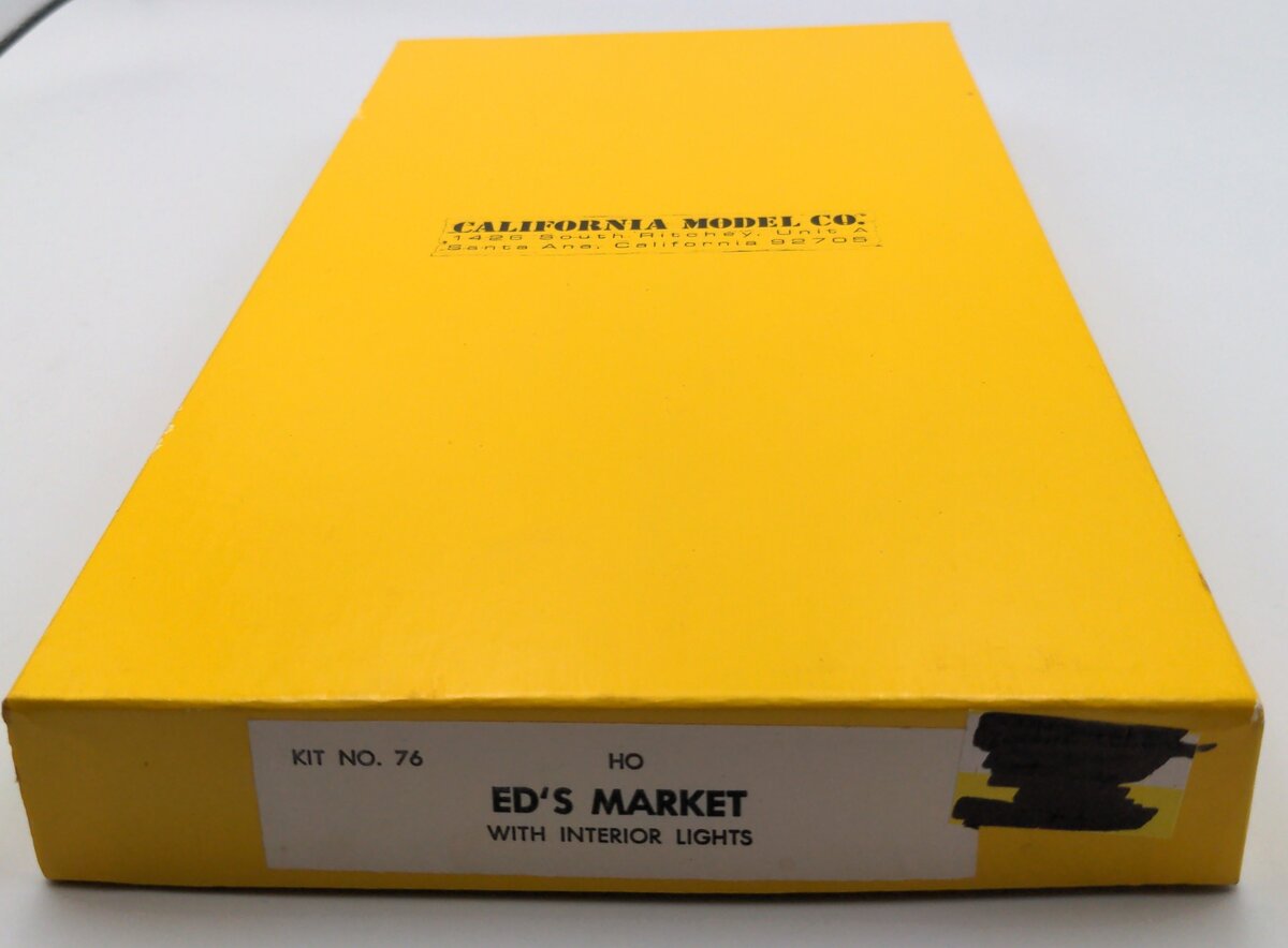 California Model Co 76 HO Ed's Market With Interior Lights Kit