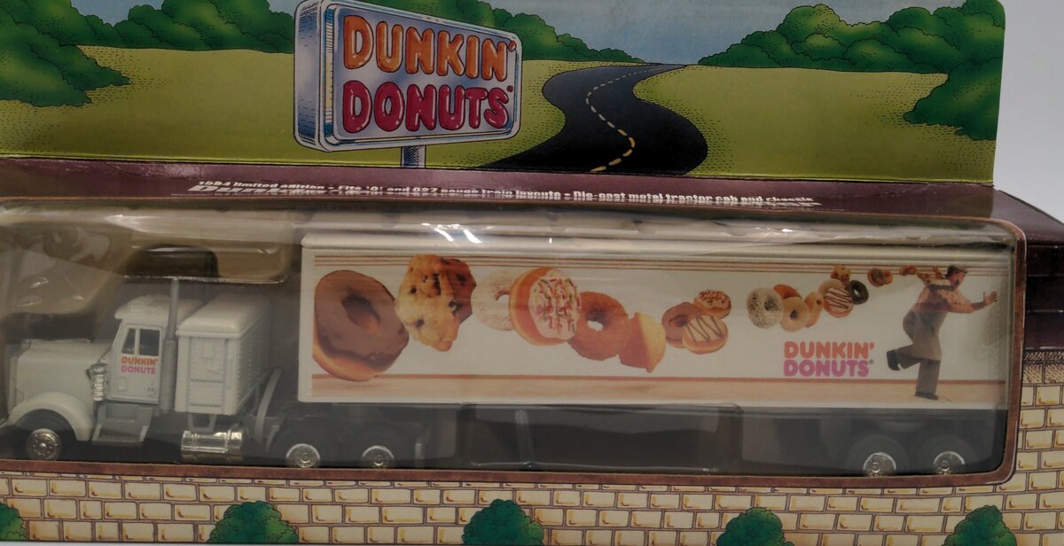 Dunkin Donuts O and 027 Gauge 1994 Limited Dunkin Donuts Tractor & Trailer