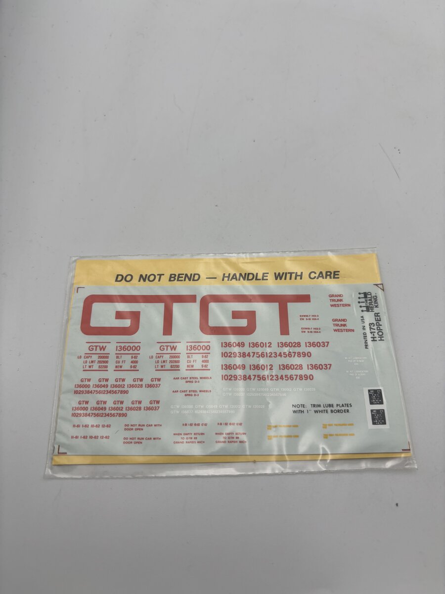 The Herald King H-173 HO Gray Cov'd Hopper Red Lettering Decal