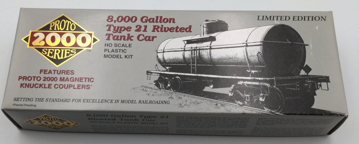 Proto 2000 78022 HO Scale 8000 Gallon Type 21 Riveted Tank Car UTLX Model Kit