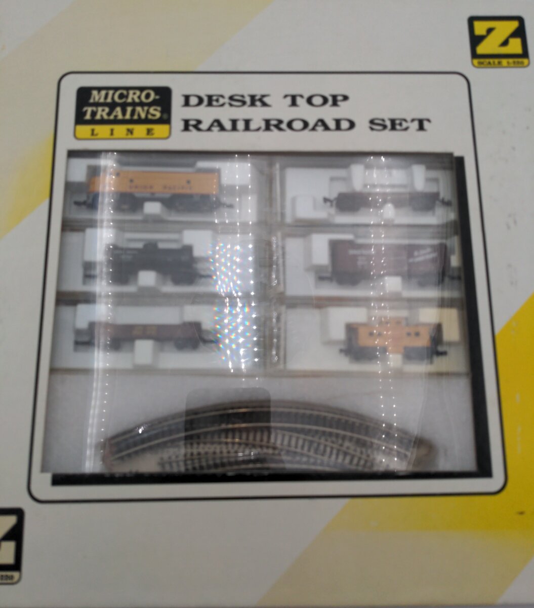 Micro-Trains 990-00-010 Z Scale Union Pacific Desk Top Railroad Set