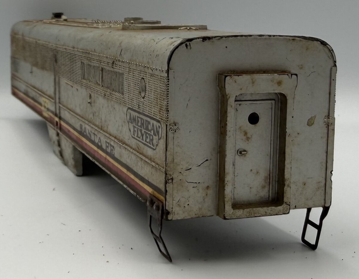 American Flyer 364 Shell / Alco / Santa Fe B-Unit Missing Set of Steps
