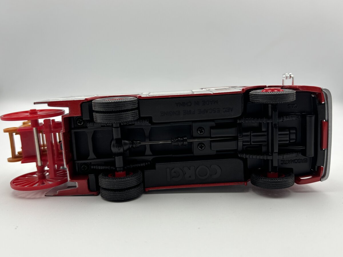 Corgi 97357 1:50 AEC Pumper Hertfordshire Diecast Firetruck