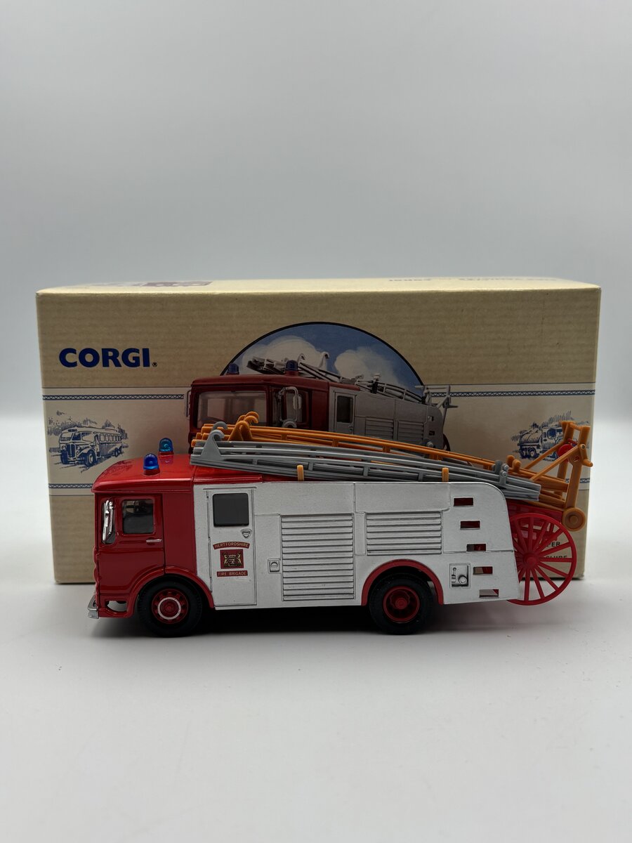 Corgi 97357 1:50 AEC Pumper Hertfordshire Diecast Firetruck