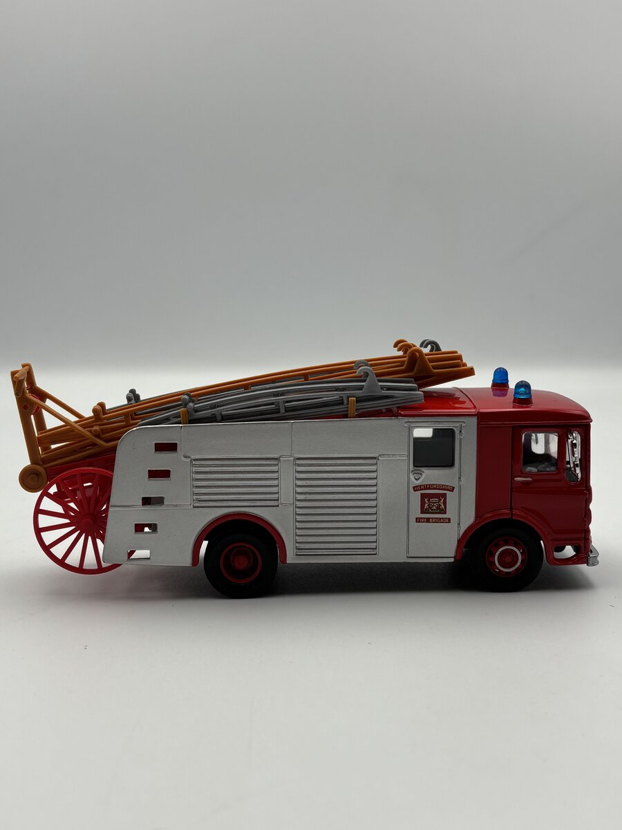 Corgi 97357 1:50 AEC Pumper Hertfordshire Diecast Firetruck