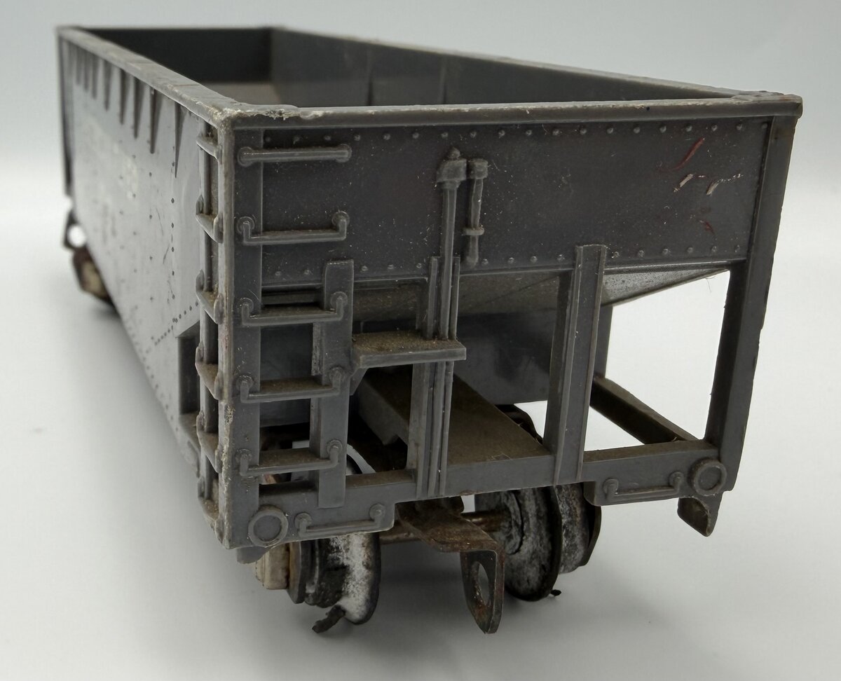 American Flyer PA9970 Plastic Gray Hopper Car with Trucks