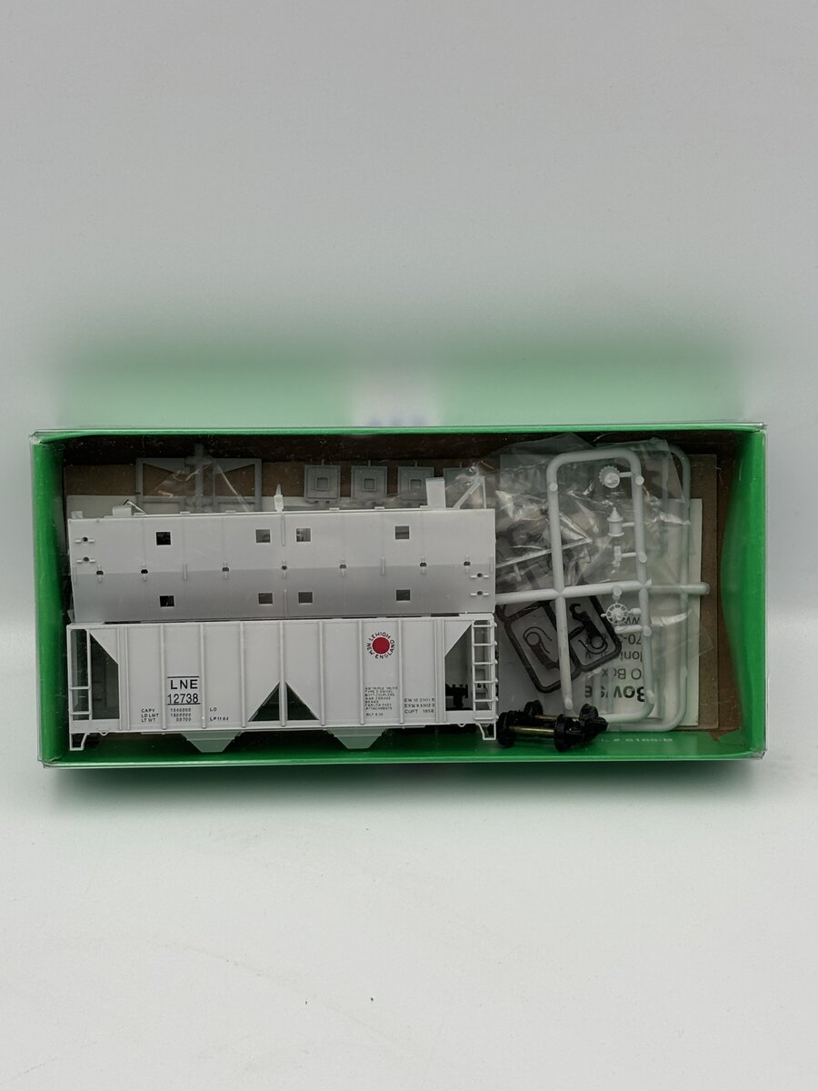 Bowser 55611 HO 70 Ton 2 Bay Covered Hopper Lehigh & New England