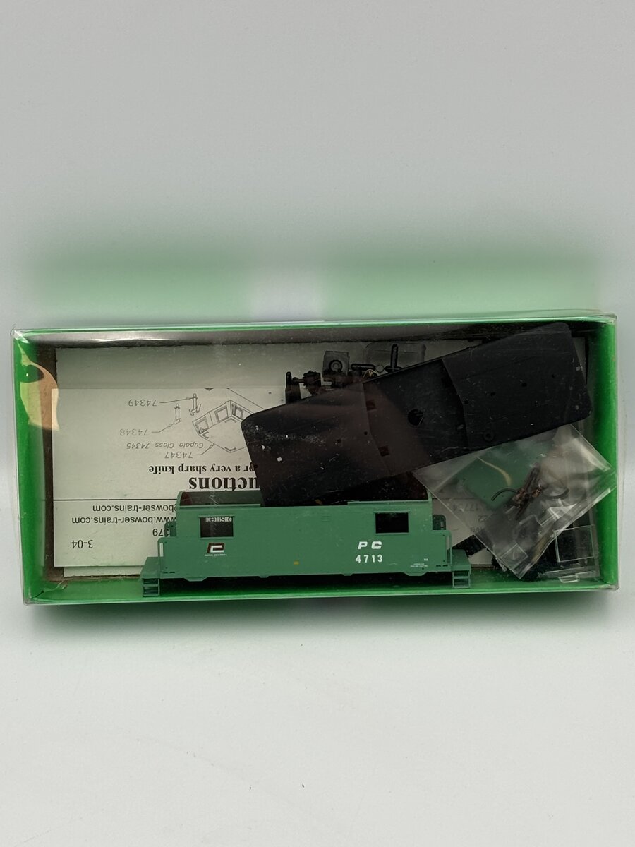 Bowser 56318 HO N-8 Caboose Penn Central Kit