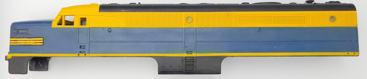 American Flyer XA12D075 Yellow and Blue Santa Fe Shell Missing Some Trim