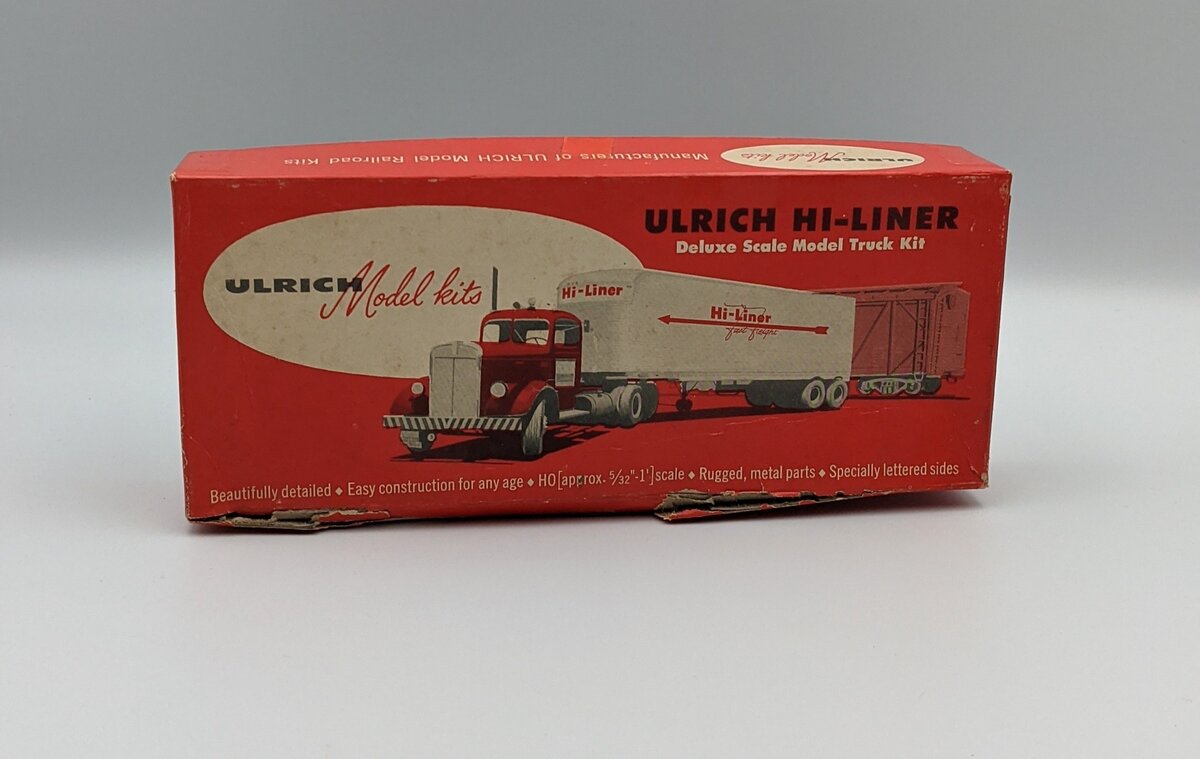 Ulrich UL526 1:87 HO Mack C.O.E. 2Axle Tractor & Hennis Van
