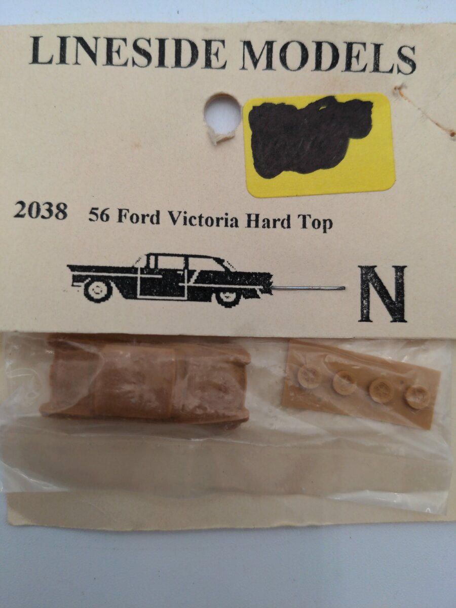 Lineside Models 2038 N 56 Ford Victoria Hard Top Model Kit