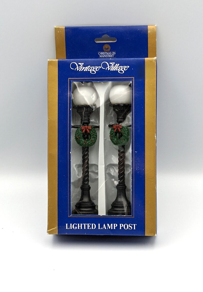 Vintage Village Lighted Lamp Post (2-pack)