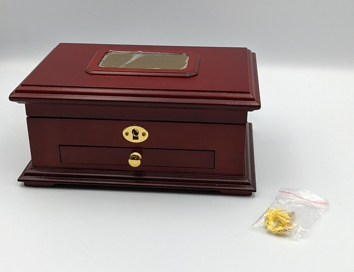 PCS 865 Historic U.S. Gold Coins Coin Box With Key