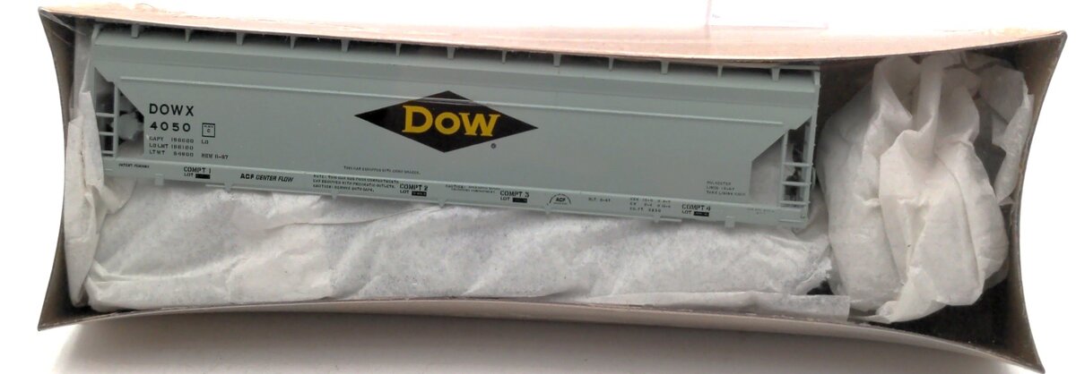 Athearn 1902 HO Scale Dow Chemical 55' Center Flow Hopper DOWX Kit
