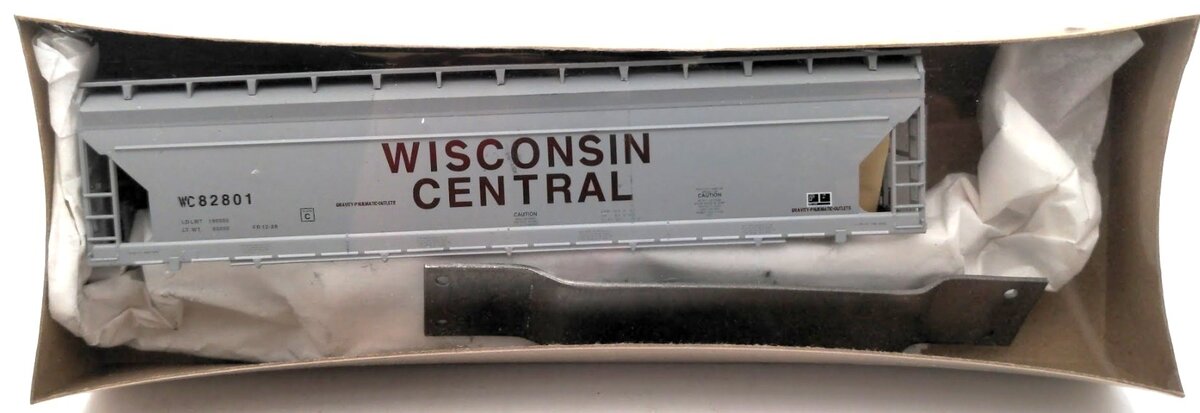 Athearn 1940 HO Scale Wisconsin Central ACF Centerflow Hopper # 82801