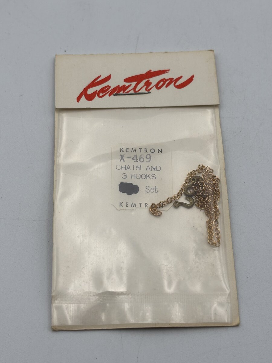 Kemtron X-469 O Scale Chain And 3 Hooks