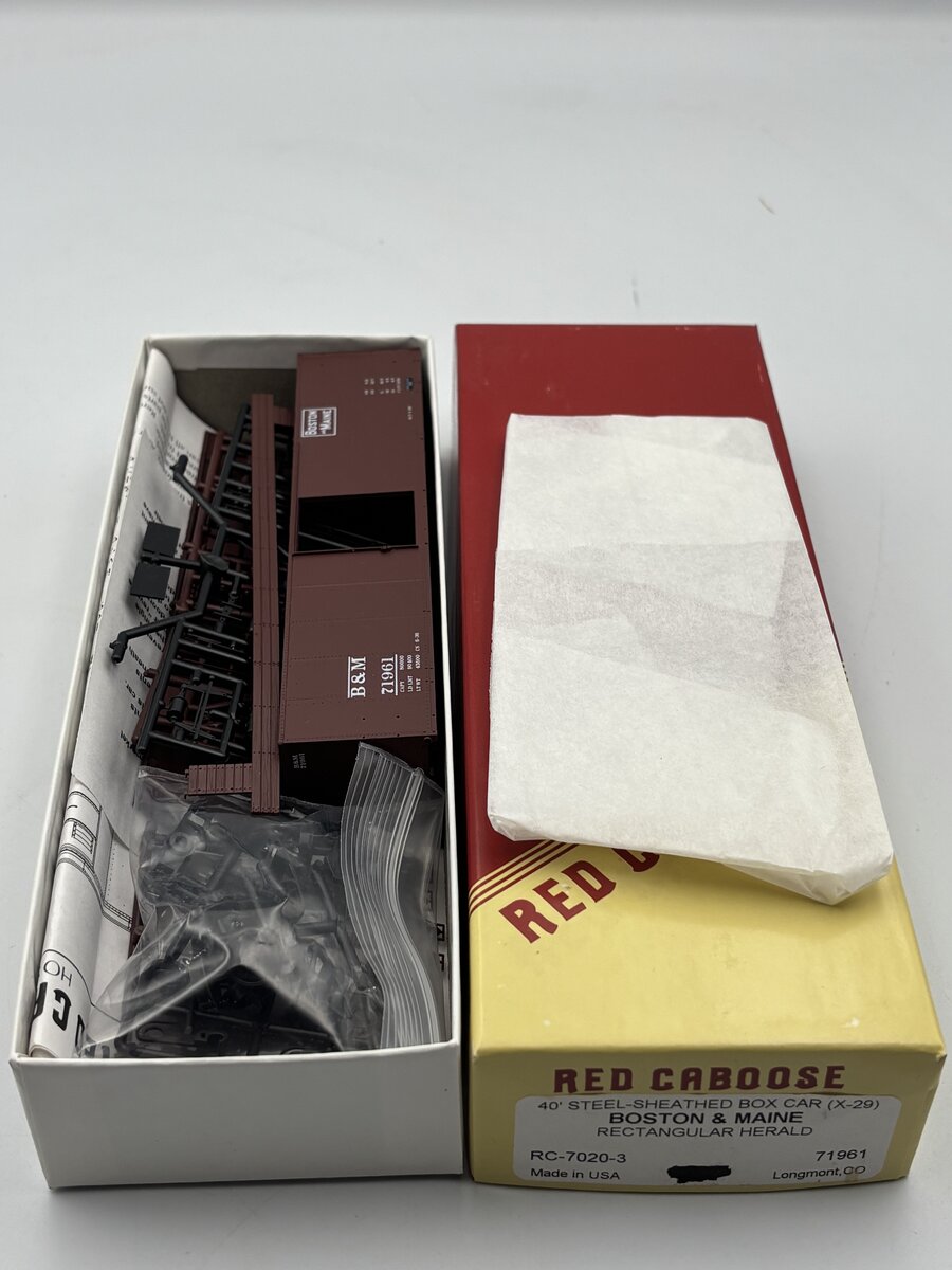 Red Caboose RC-7020-3 HO 40' Steel Sheathed Boxcar Boston & Maine Kit