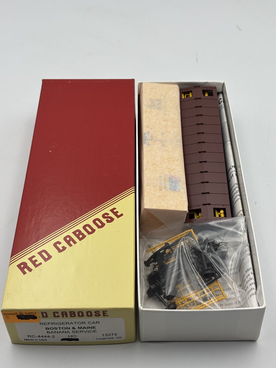 Red Caboose RC-4444-2 HO Refrigerator Car Boston & Maine Banana Service Kit