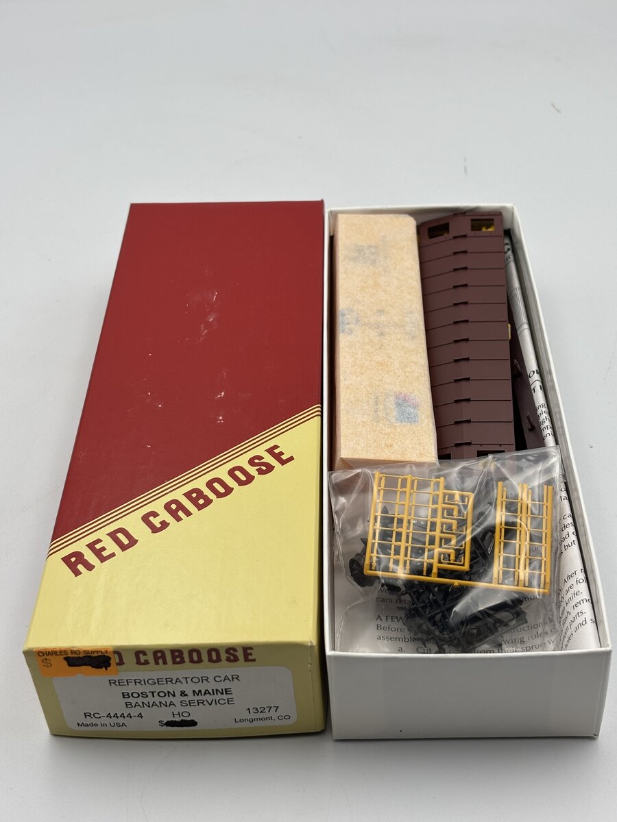 Red Caboose RC-4444-4 HO Refrigerator Car Boston & Maine Banana Service Kit
