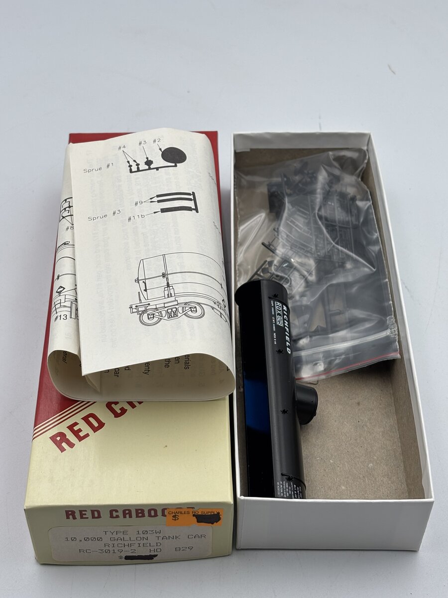 Red Caboose RC-3019-2 HO Type 103W 10,000 Gallon Tank Car Richfield #829 Kit