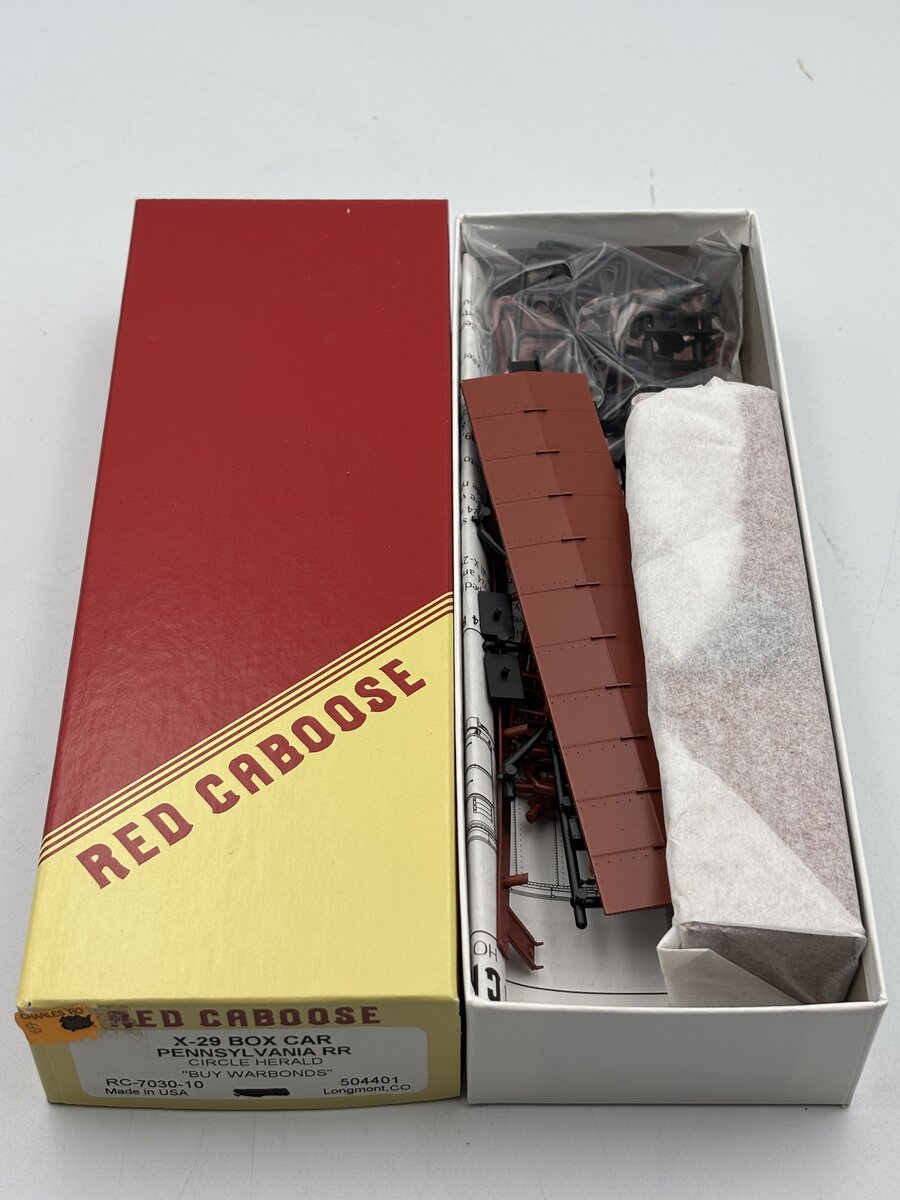 Red Caboose RC-7030-10 HO X-29 Boxcar PRR Circle Herald "Buy Warbonds" Kit