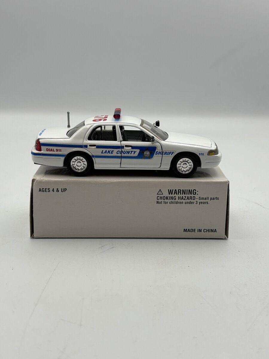 Road Champs 1999 1:43 Crown Victoria Police Interceptor Lake County #576