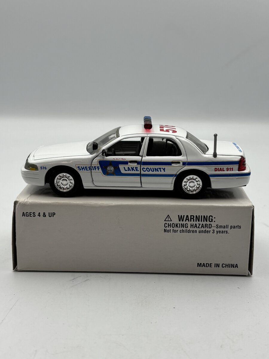 Road Champs 1999 1:43 Crown Victoria Police Interceptor Lake County #576