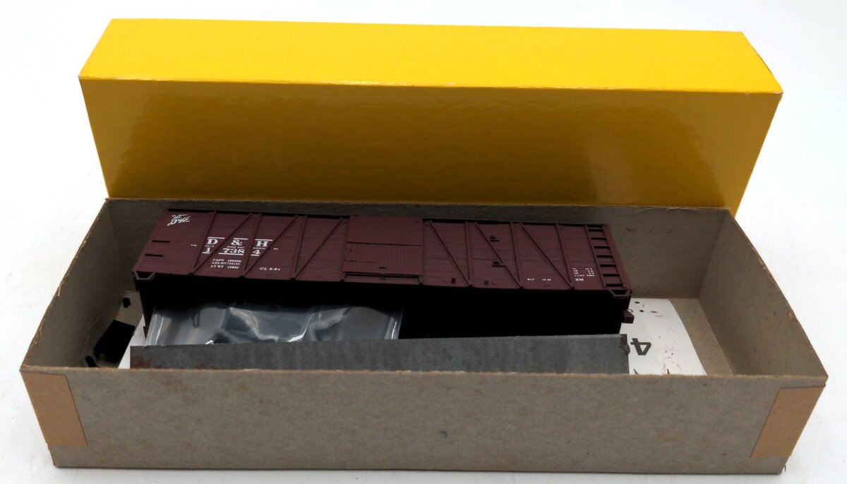 Accurail 4202 HO Scale D&H HO 40' OB Boxcar Kit - Steel Ends