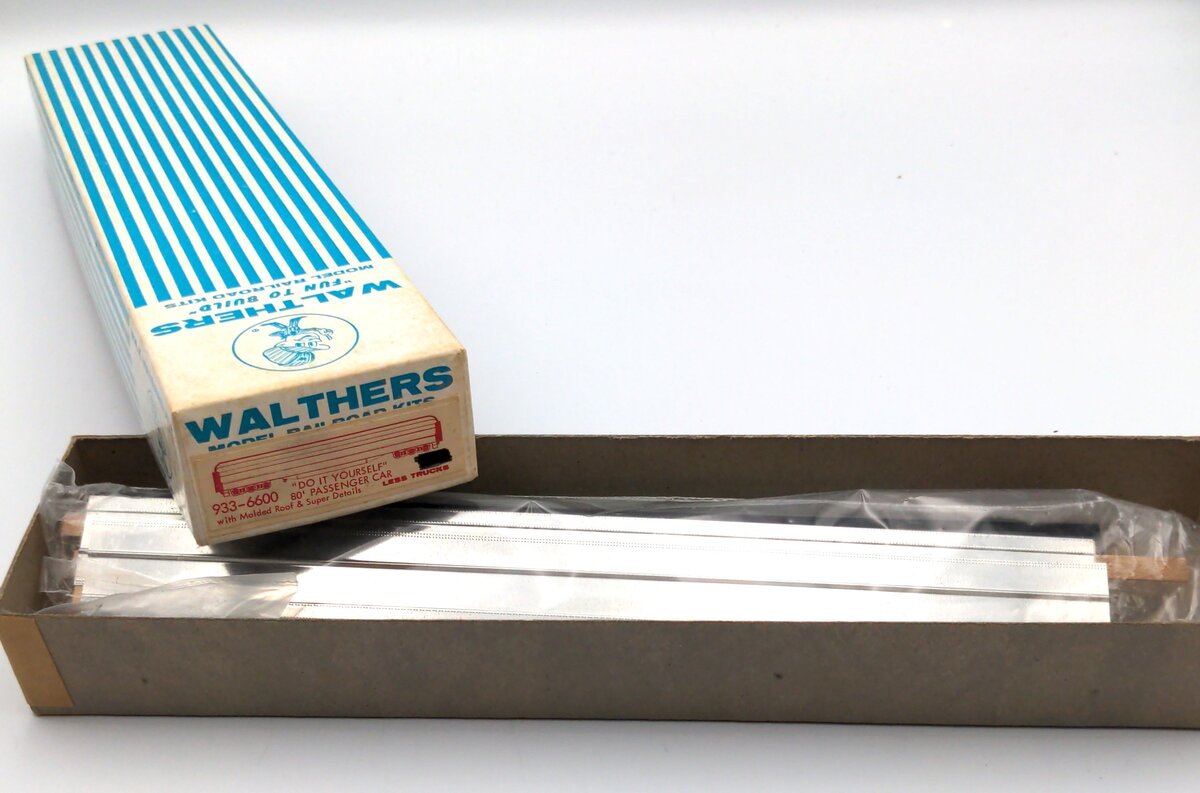 Walthers 933-6600 HO 80' Passenger Car 