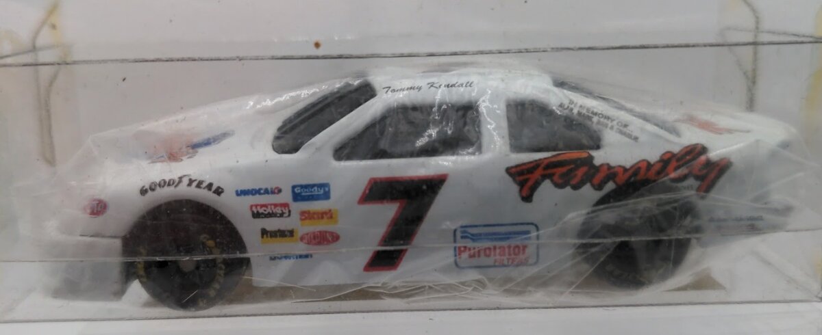 Racing Champions 02053 1:64 Scale # 7 Alan Kulwicki Racing Inc. Die Cast