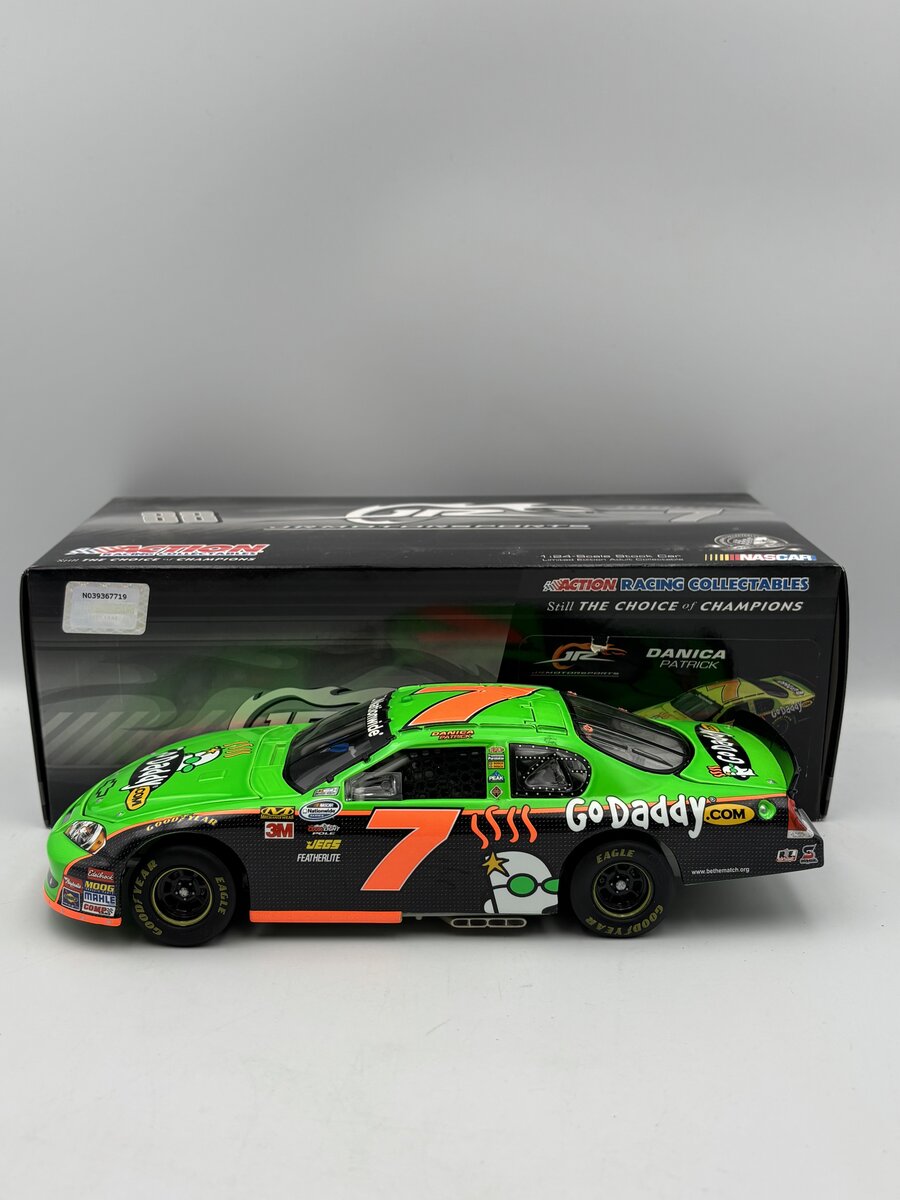 Action Racing NX70821GDDP 1:24 Die-Cast Danica Patrick #7 GoDaddy 2010 Impala