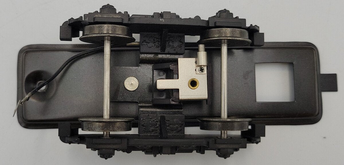 Weaver 681-5 O Gauge Die-Cast Roller Bearing Passenger Truck with Collector