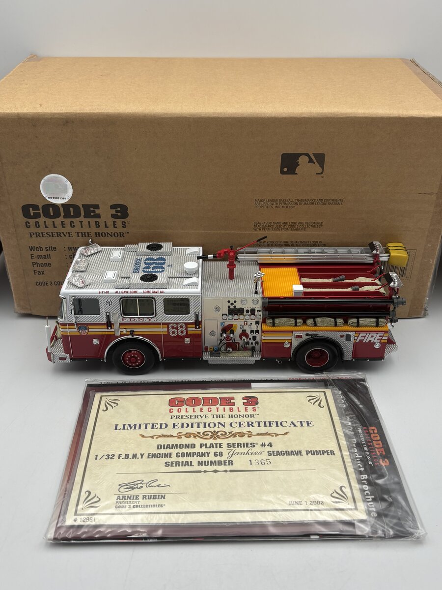 Code 3 12981 1:32 FDNY Engine Co. 68 Yankees Seagrave Pumper