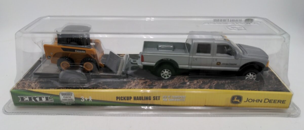 Ertl 37510 1:32 Scale John Deere ERTL 8-inch Grey Pickup Hauling Skid Steer