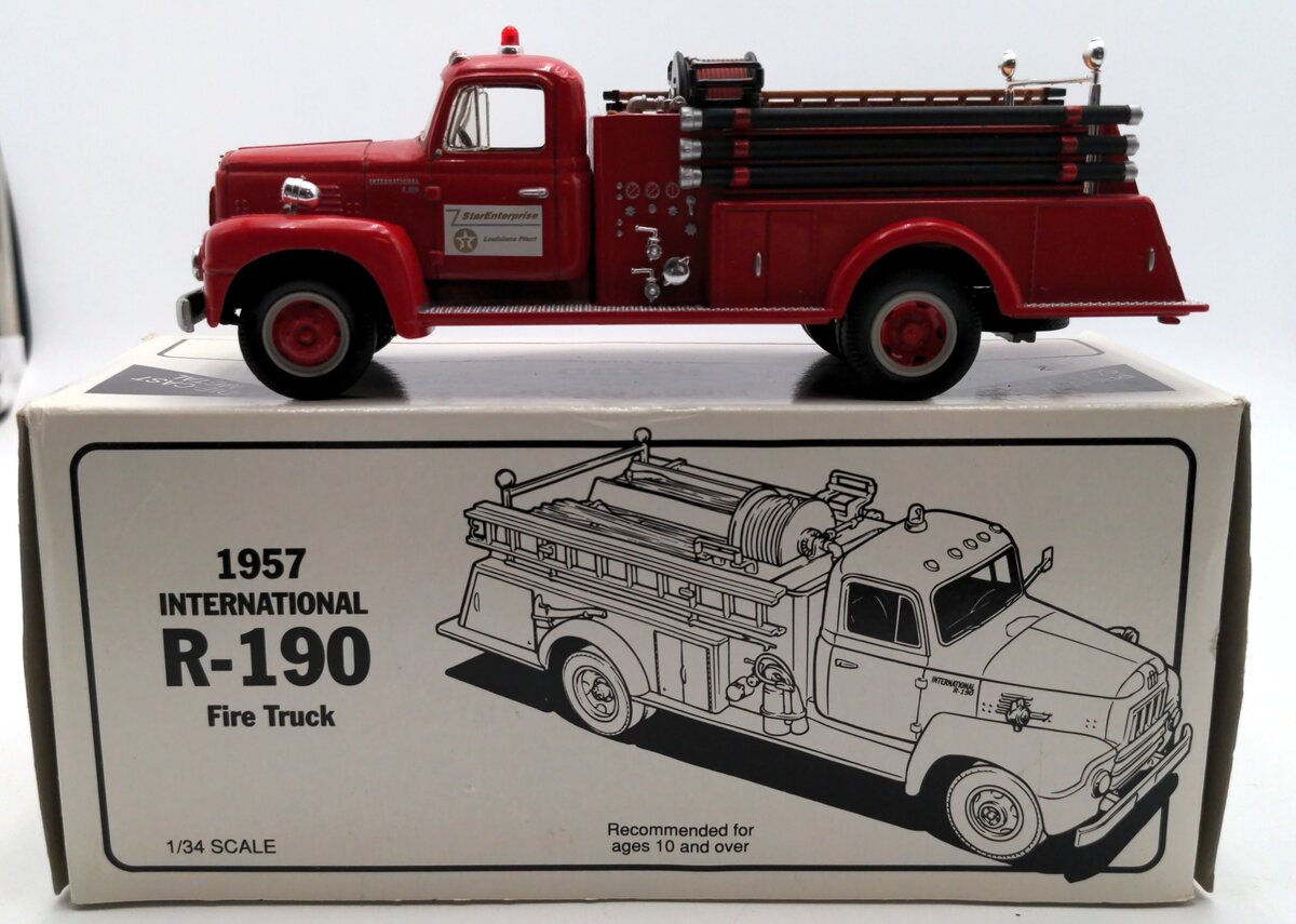 First Gear 18-1741 1/34 1957 International R-190 Fire Truck Star Enterprise