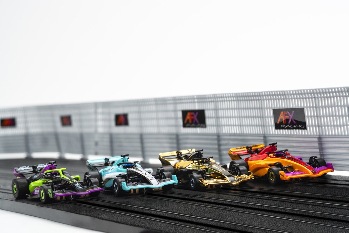 AFX 22157 HO Super International Raceway Slot Car Track Set w/Formula Cars