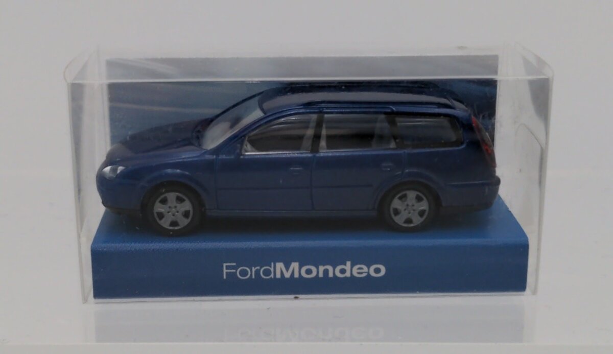 Ford 6558 HO Scale Deep Blue Mondeo Plastic Car