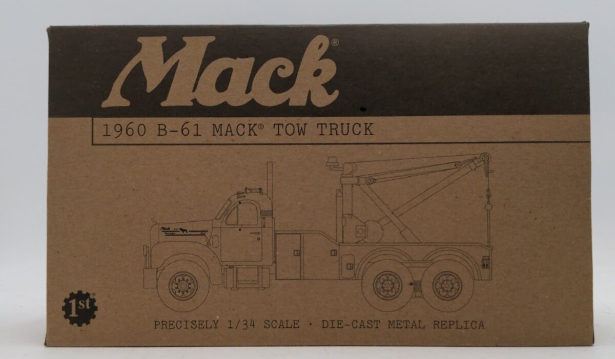 First Gear 19-2218 1:34 Scale 1960 B-61 Mack Tow Truck Texaco Expressway DieCast