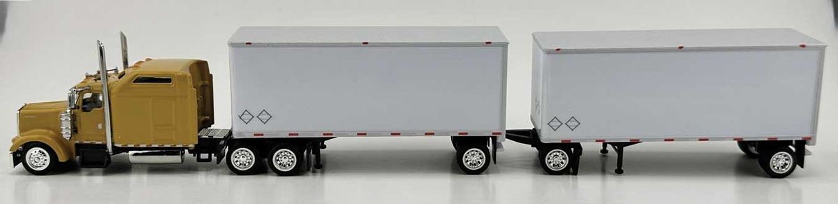 Trucks N' Stuff 149 HO White/Silver 28' Dry Van Combo