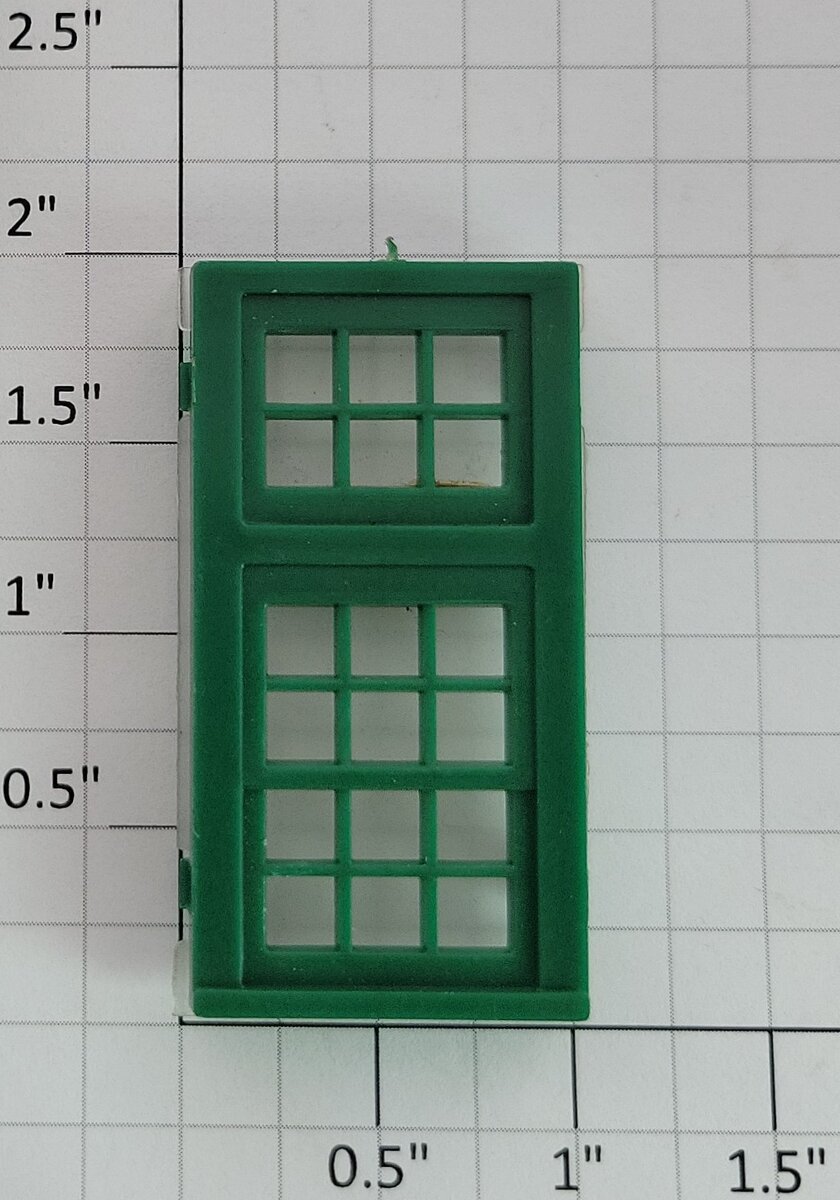 Lionel 132-12 Operating Freight Station Green Window with Glass