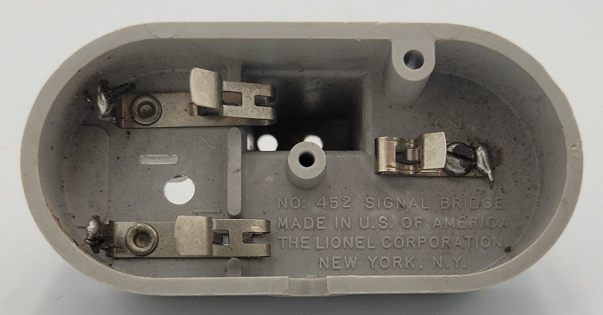 Lionel 452-12 O Gauge Gantry Signal Bridge Base with Fahnestock Clips