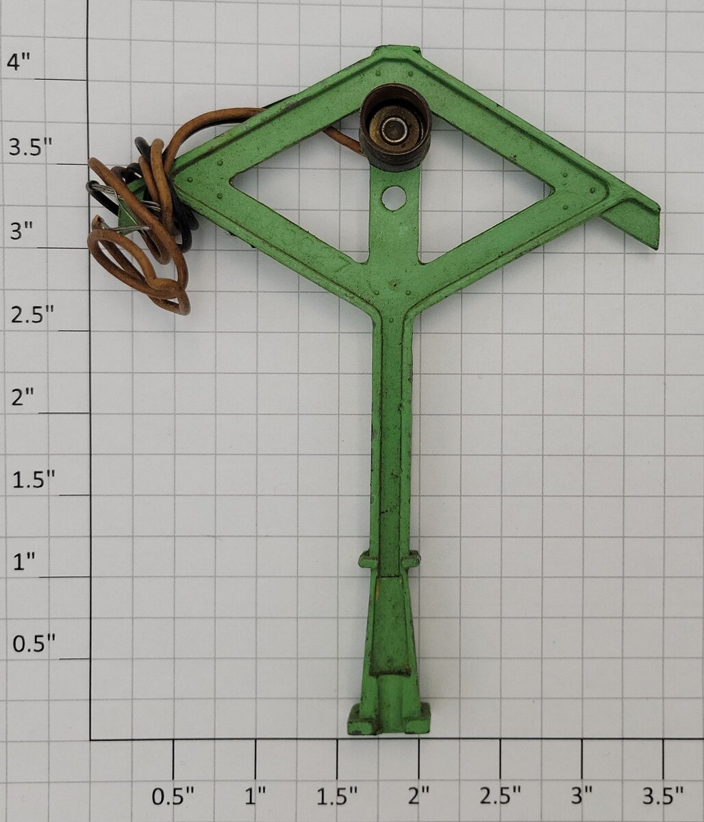 American Flyer 586-4  Green Waystation Light Post/ Roof Support with Wiring