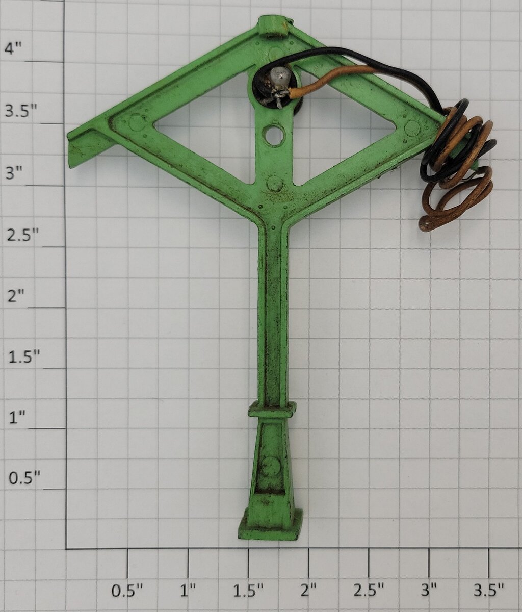 American Flyer 586-4  Green Waystation Light Post/ Roof Support with Wiring